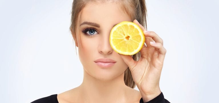 Vitamin C Serum: 3 Glow-Formeln für strahlende Haut Vitamin C Serum: 3 Glow-Formeln für strahlende Haut